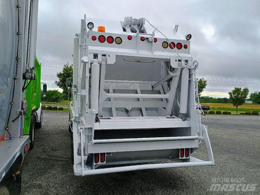 Sterling L7500 垃圾車
