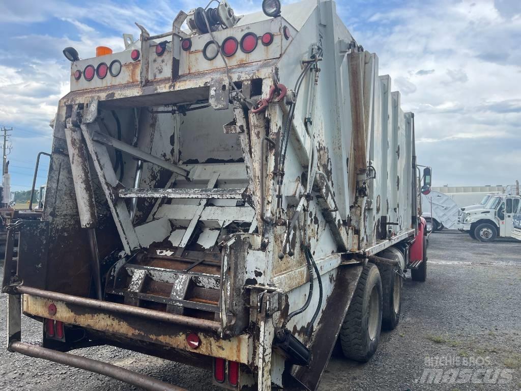Sterling L7500 垃圾車