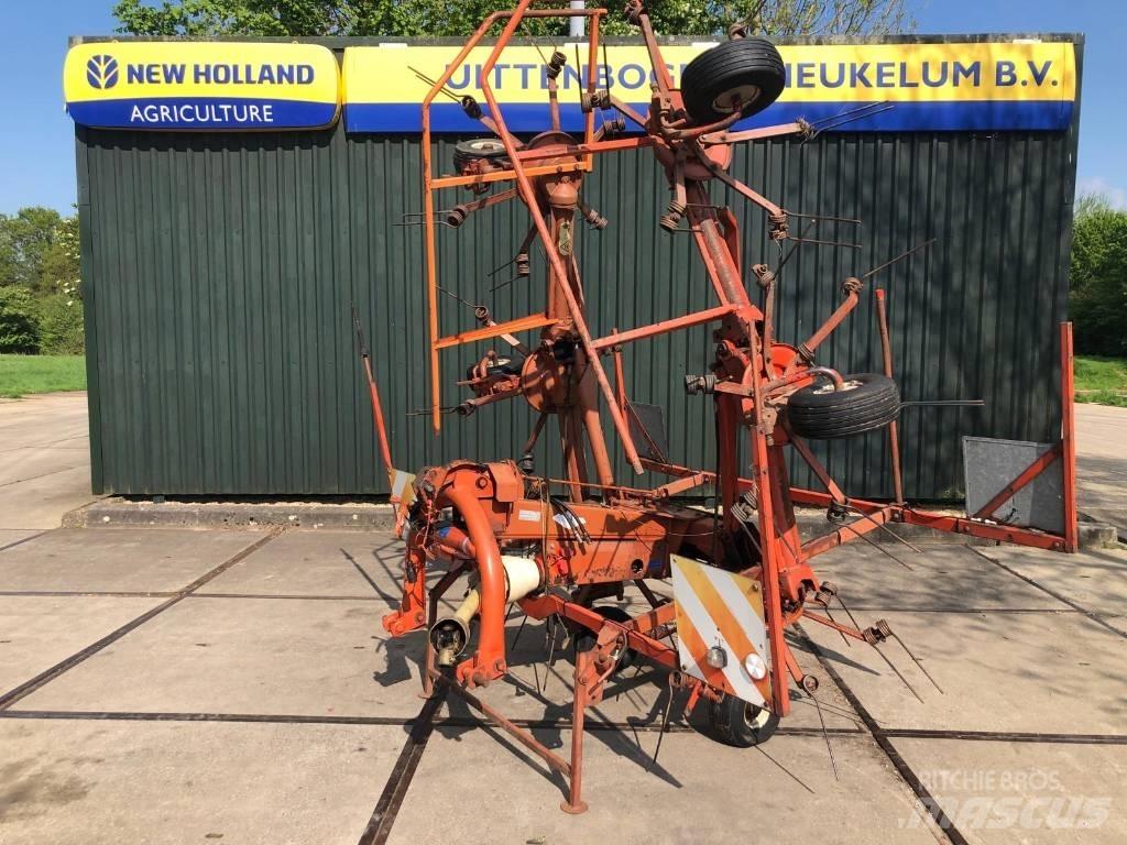 Kuhn GF 6301 M H O 耙與翻草機