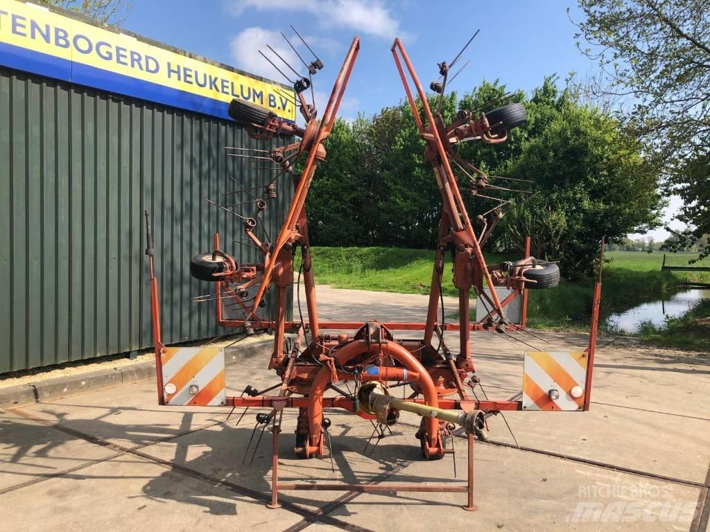 Kuhn GF 6301 M H O 耙與翻草機