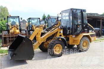 CAT 902 輪胎式裝載機