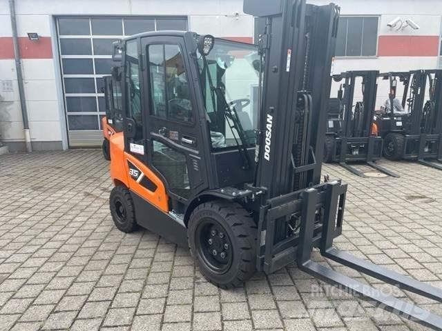 Doosan D35C-9 柴油卡車