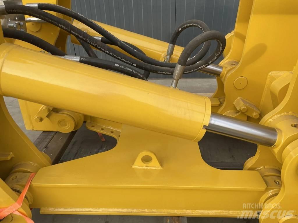Komatsu D85 鬆土機