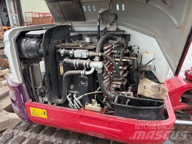 Takeuchi TB 260 小型挖土機/掘鑿機<7t(小型挖掘機)