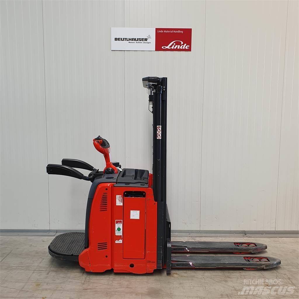 Linde D12AP 行走控制式堆積機