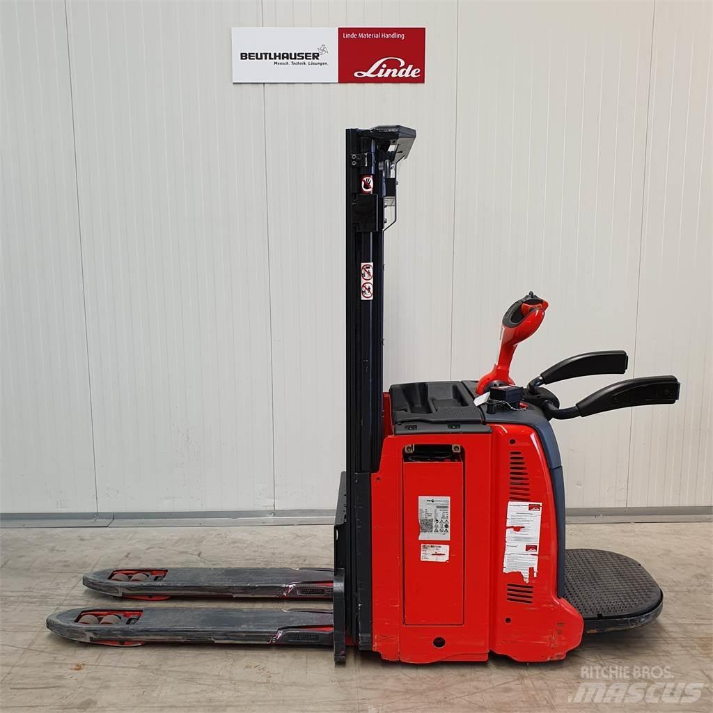 Linde D12AP 行走控制式堆積機