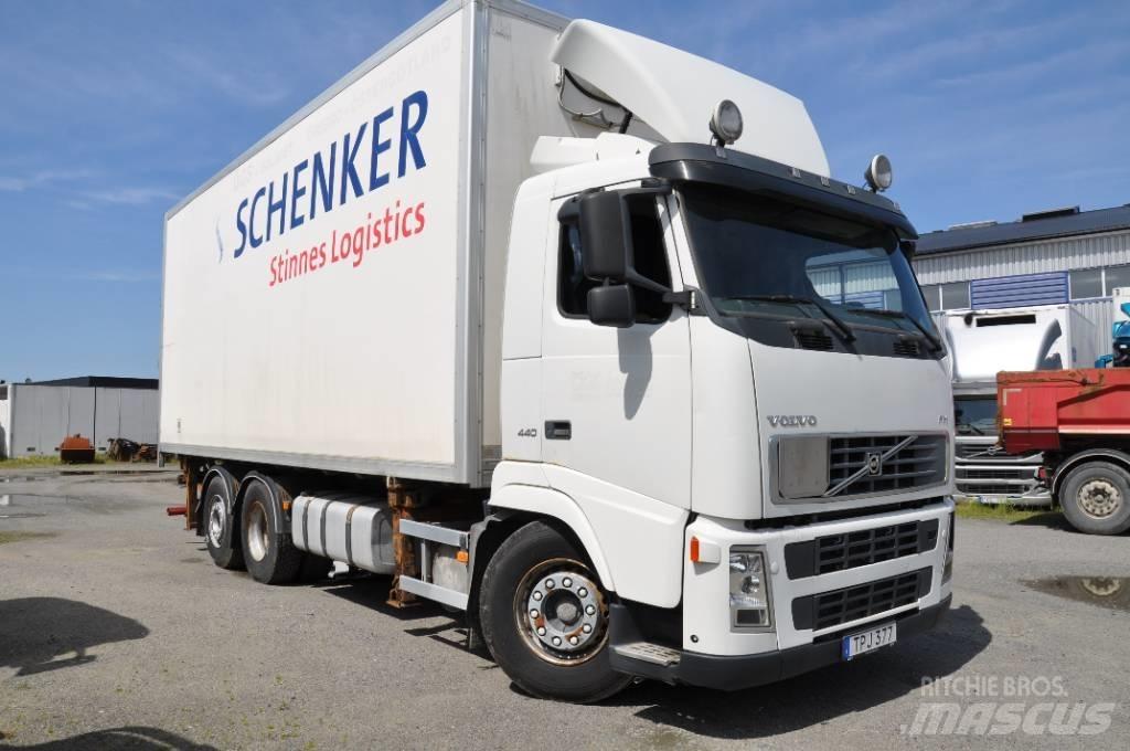 Volvo FH440 6X2 貨箱式卡車