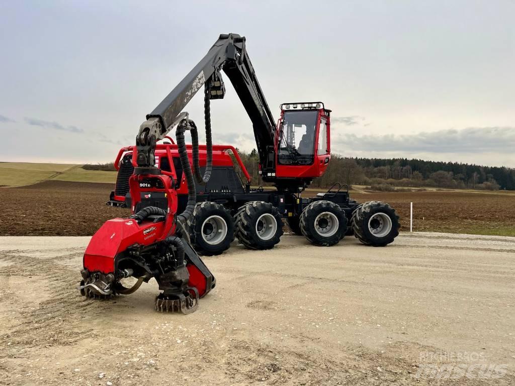 Komatsu 901 XC 收穫機