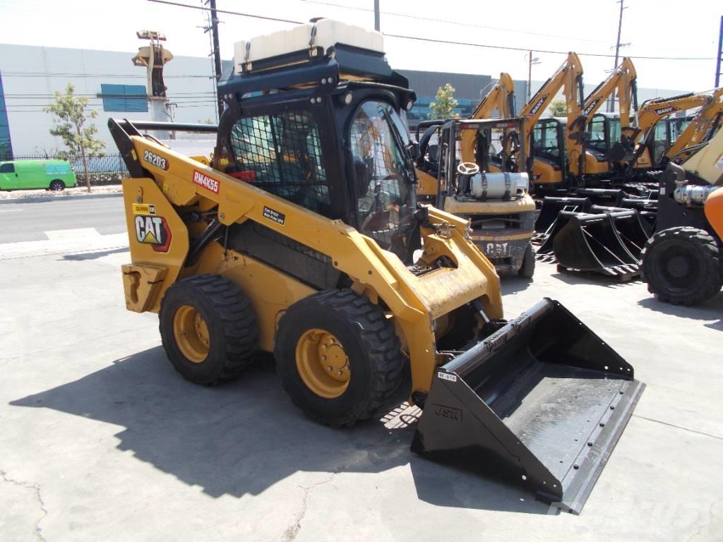 CAT 262D3 滑移轉向裝載機
