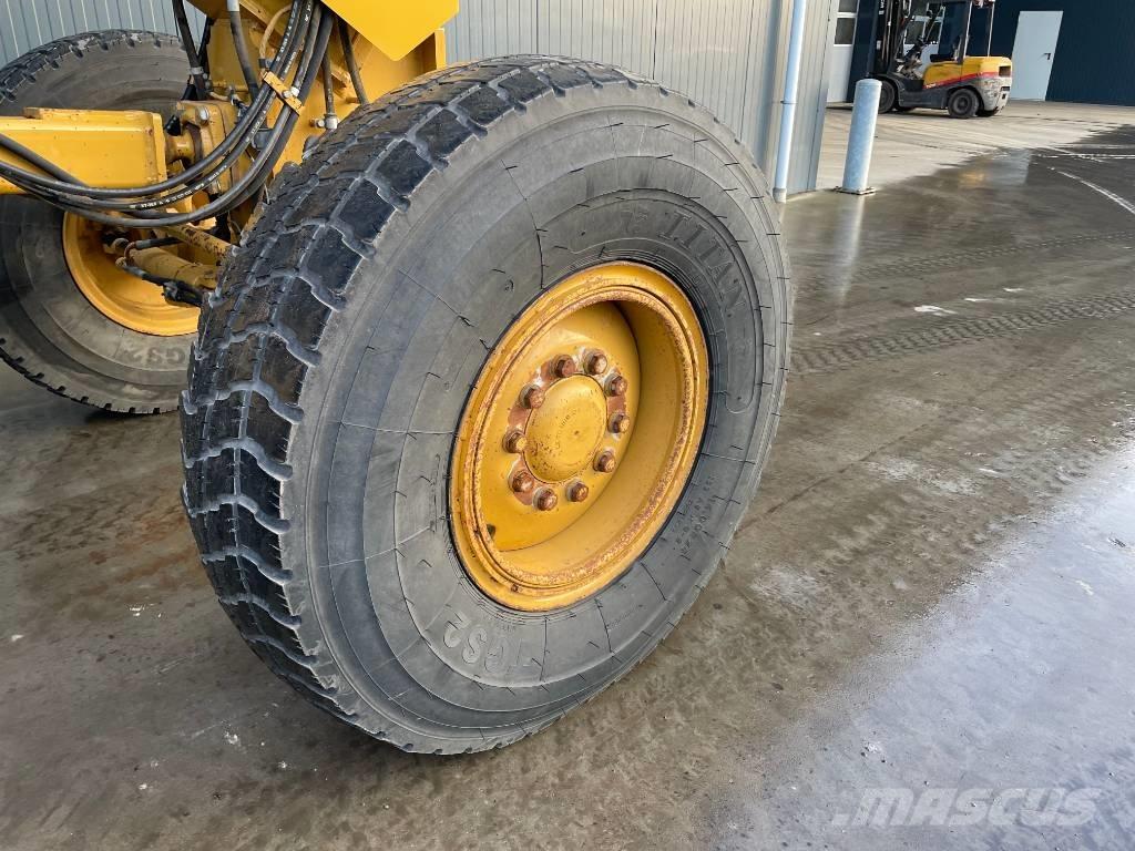CAT 160M (140) 平土機