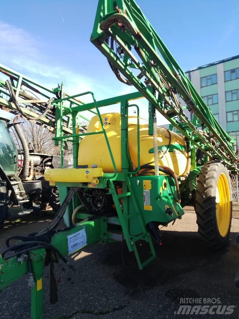 John Deere 732 牽引式噴霧機