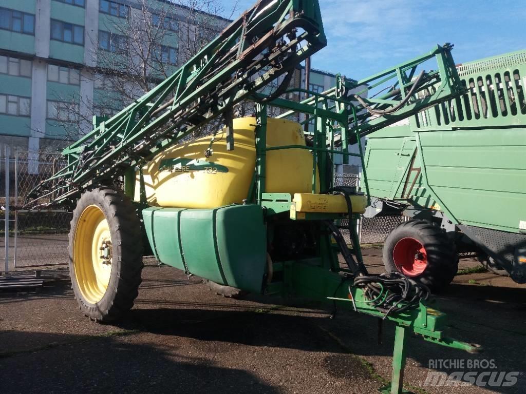 John Deere 732 牽引式噴霧機