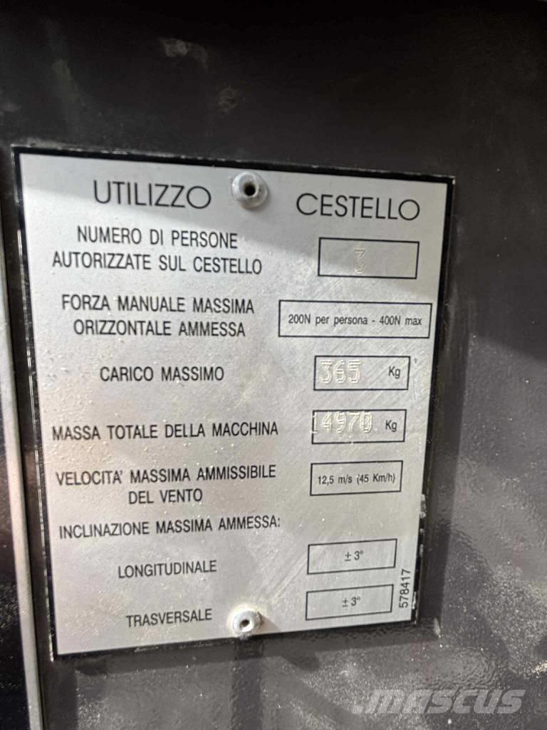 Manitou MRT 1842 伸縮臂操作車