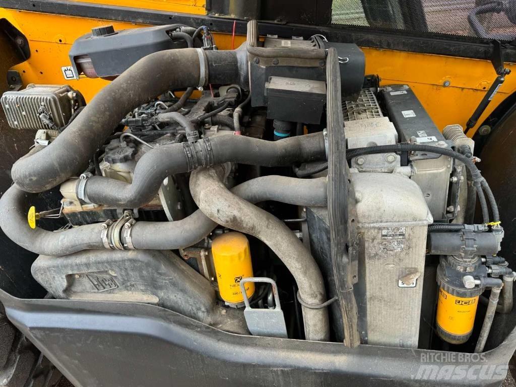 JCB 527-58 農業用伸縮臂裝載機