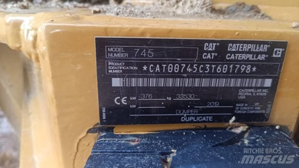 CAT 745 鉸接式起吊車