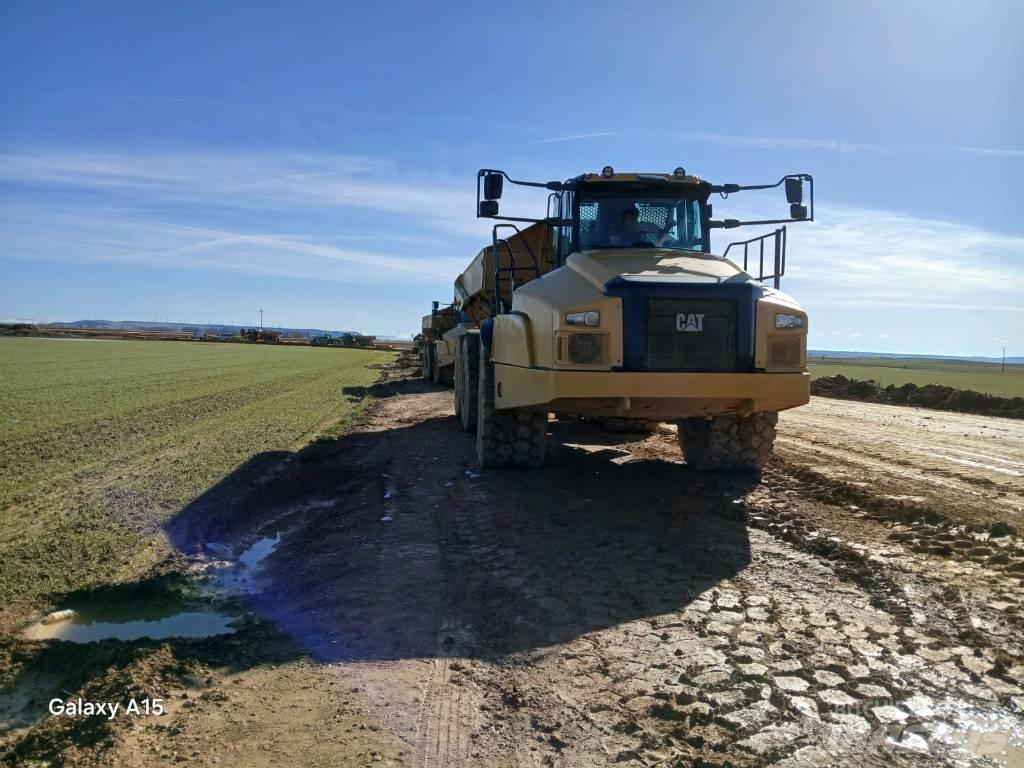 CAT 745 鉸接式起吊車