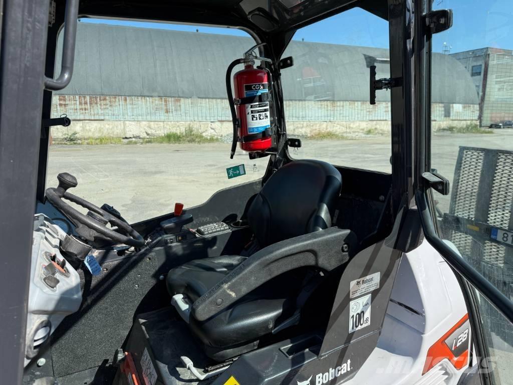 Bobcat L 28 伸縮臂操作車