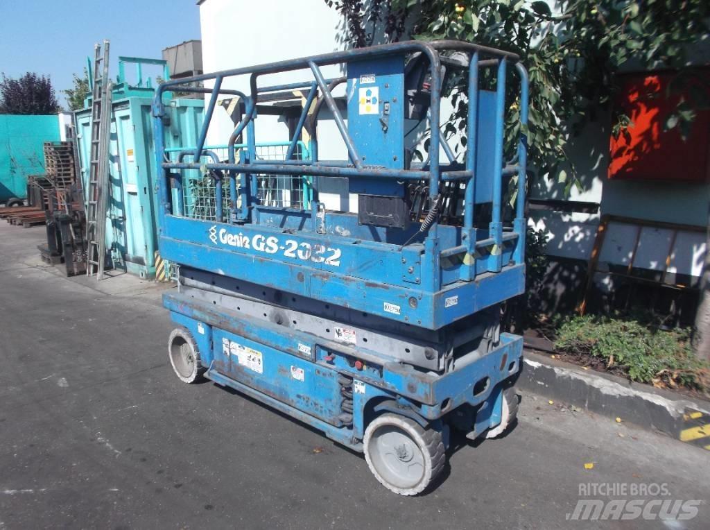 Genie GS 2032    V-2790 垂直升降工作台