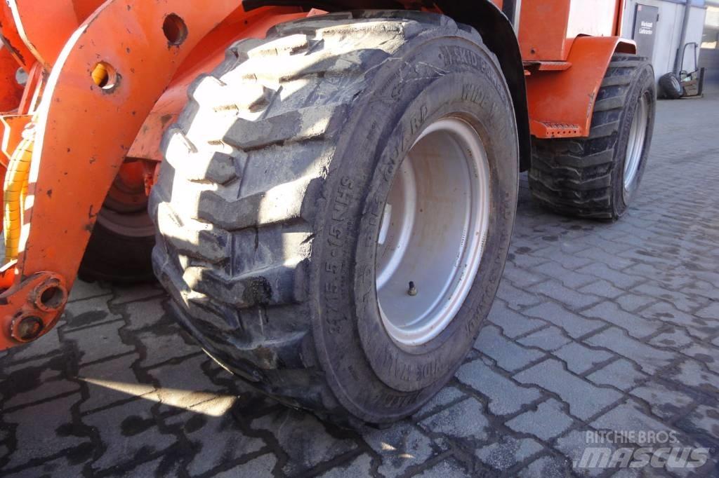 Schäffer 2436 輪胎式裝載機