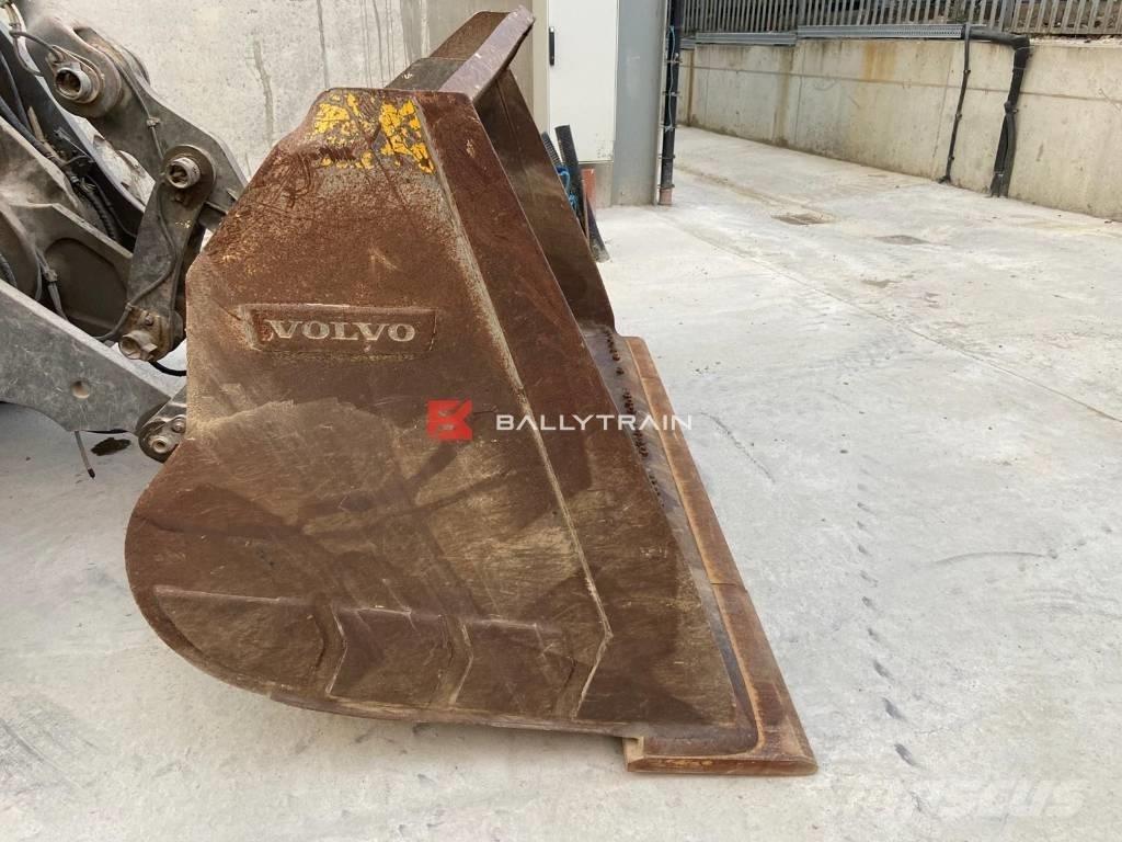 Volvo L 120 H 輪胎式裝載機