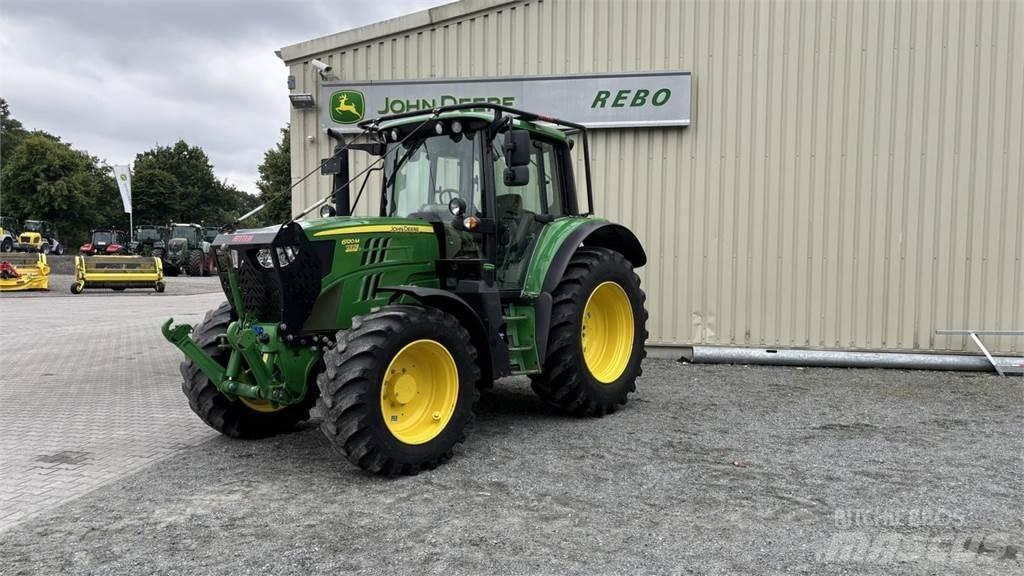 John Deere 6120M 小型曳引機