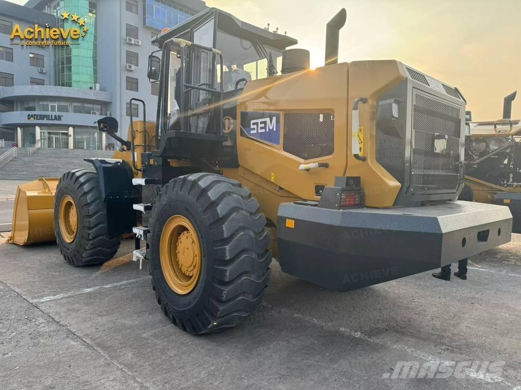 SEM 656F 輪胎式裝載機