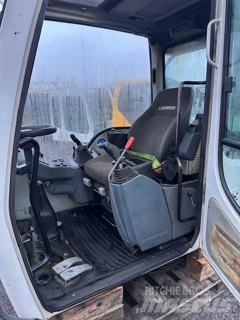 Liebherr A 314 CAB 駕駛室與內部
