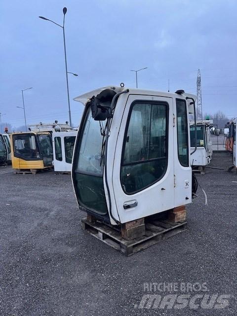 Liebherr A 314 CAB 駕駛室與內部