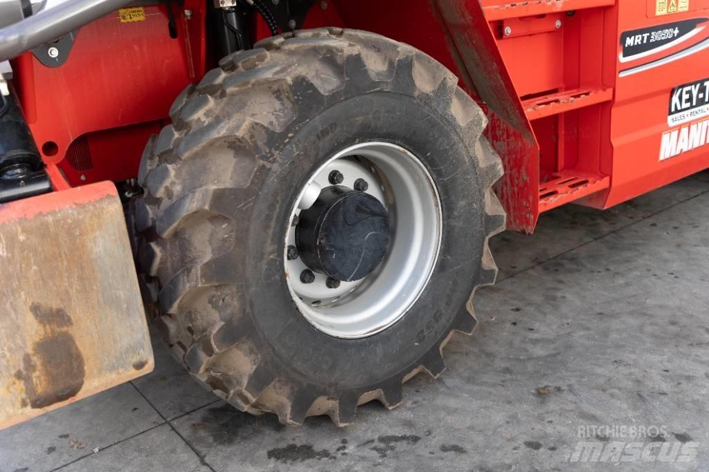 Manitou MRT 3050+ 伸縮臂操作車