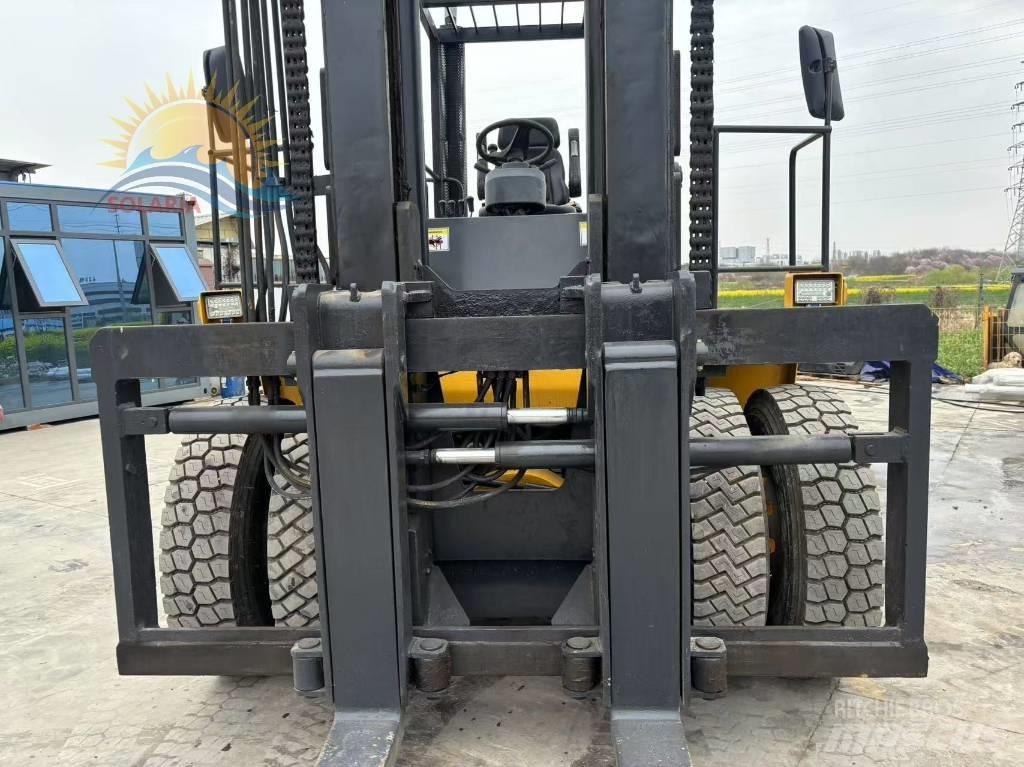 Komatsu FD 200 柴油卡車