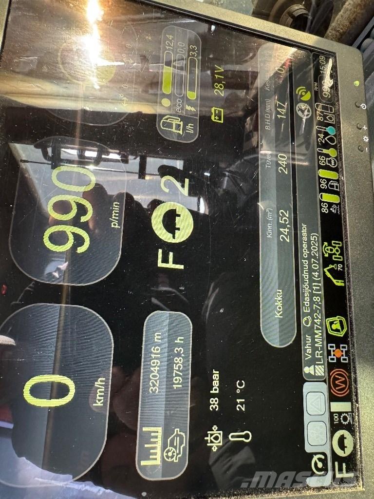 Komatsu 931 XC 收穫機