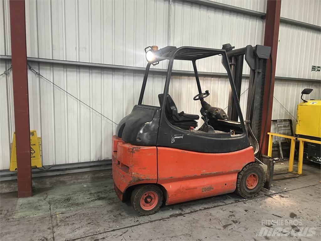 Linde E30-02 電動堆高機