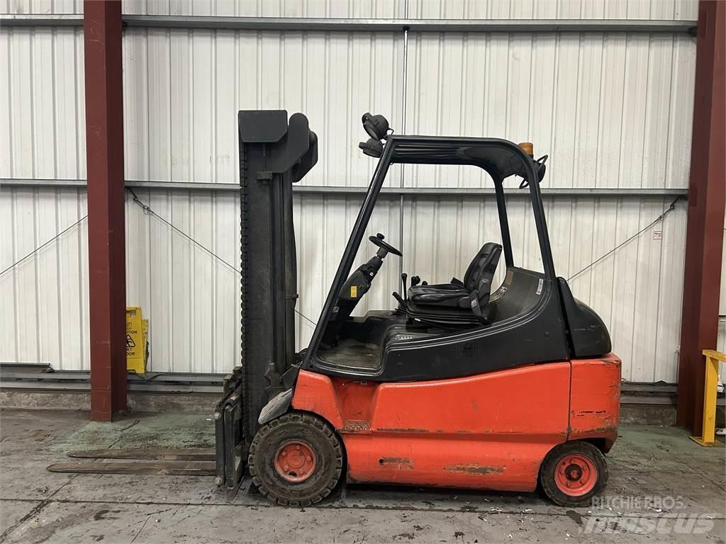 Linde E30-02 電動堆高機