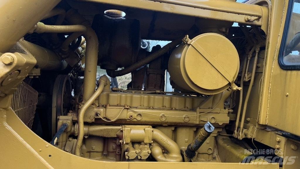 CAT D7 with ripper 履帶推土機