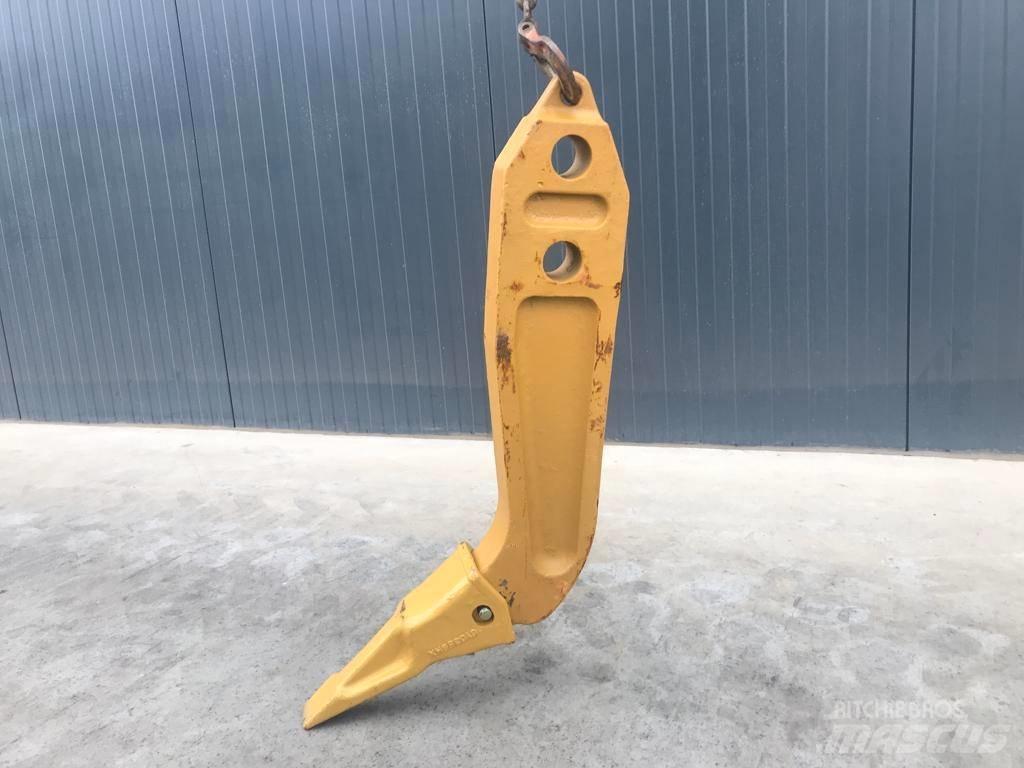 Komatsu D65 Shank 鬆土機