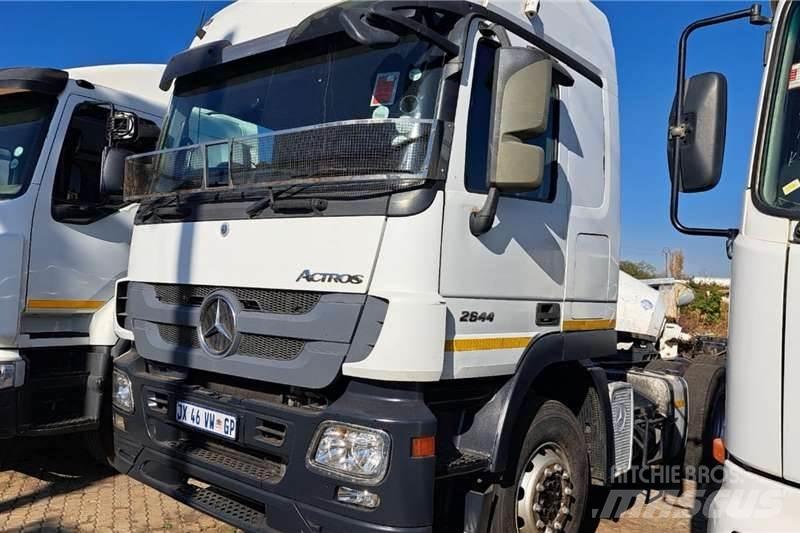 Mercedes-Benz 2644 其他貨車