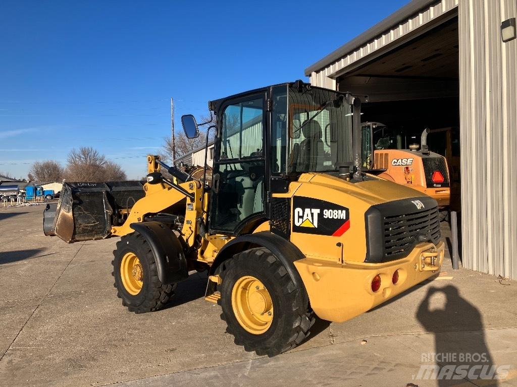 CAT 908m 輪胎式裝載機