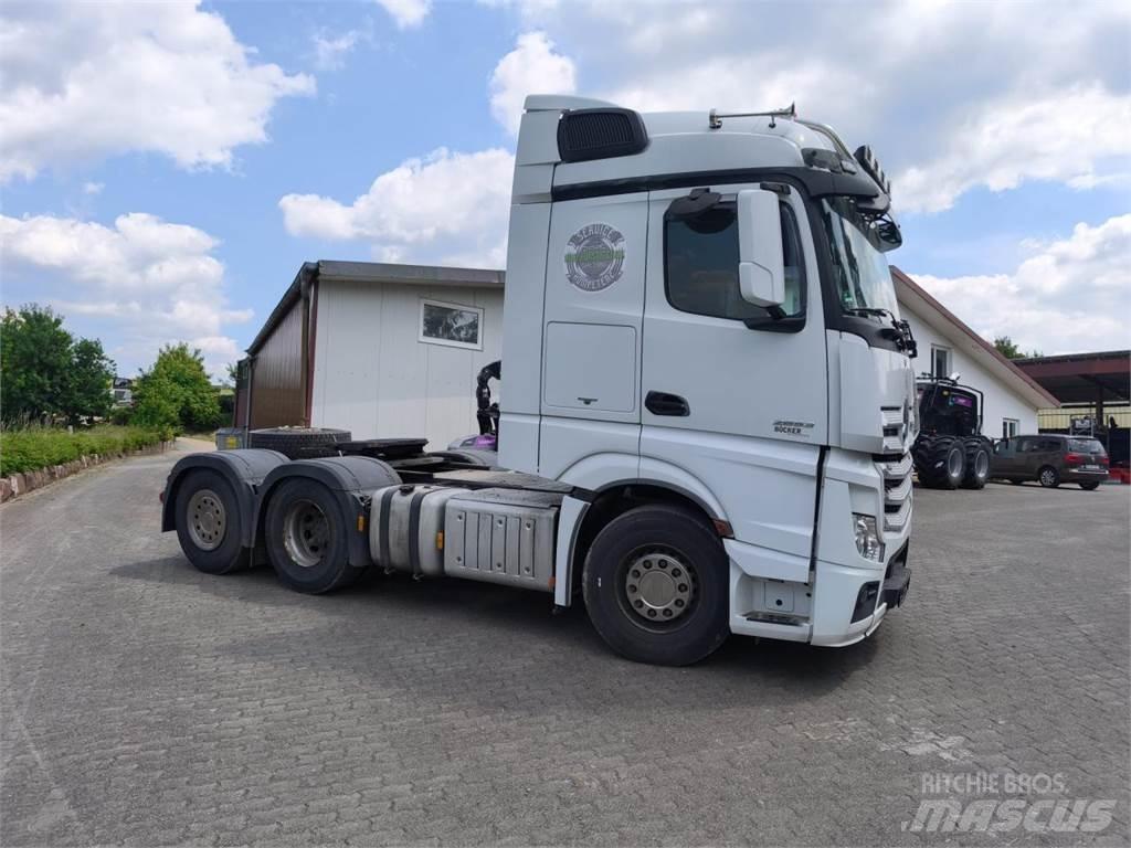 Mercedes-Benz 2653 其他貨車