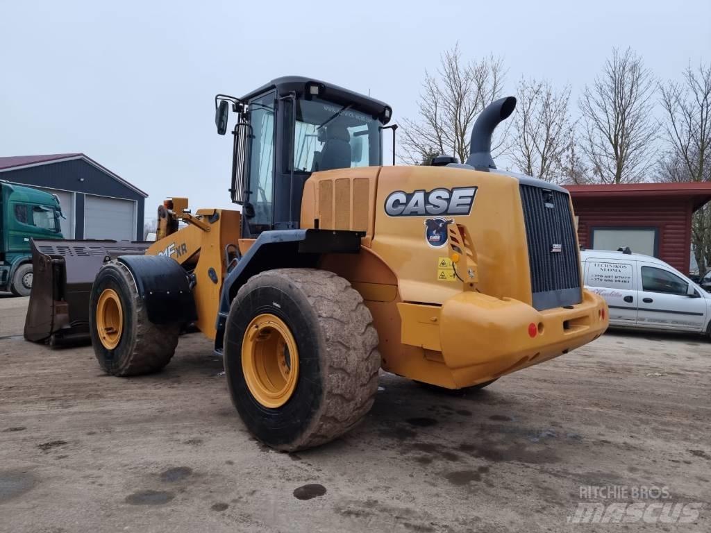 CASE 821 F 輪胎式裝載機