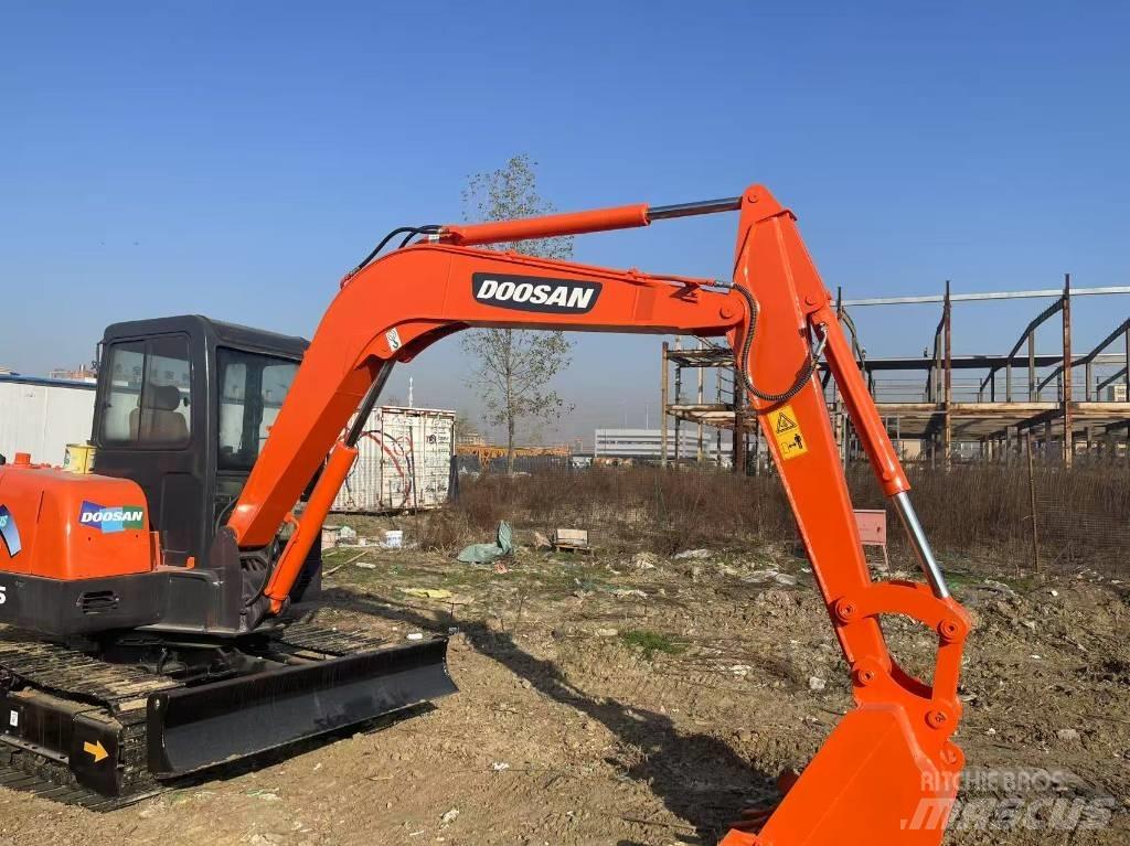 Doosan DH 55 小型挖土機/掘鑿機<7t(小型挖掘機)