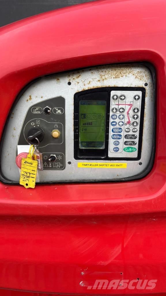 Manitou 180 ATJ 曲臂高空作業車