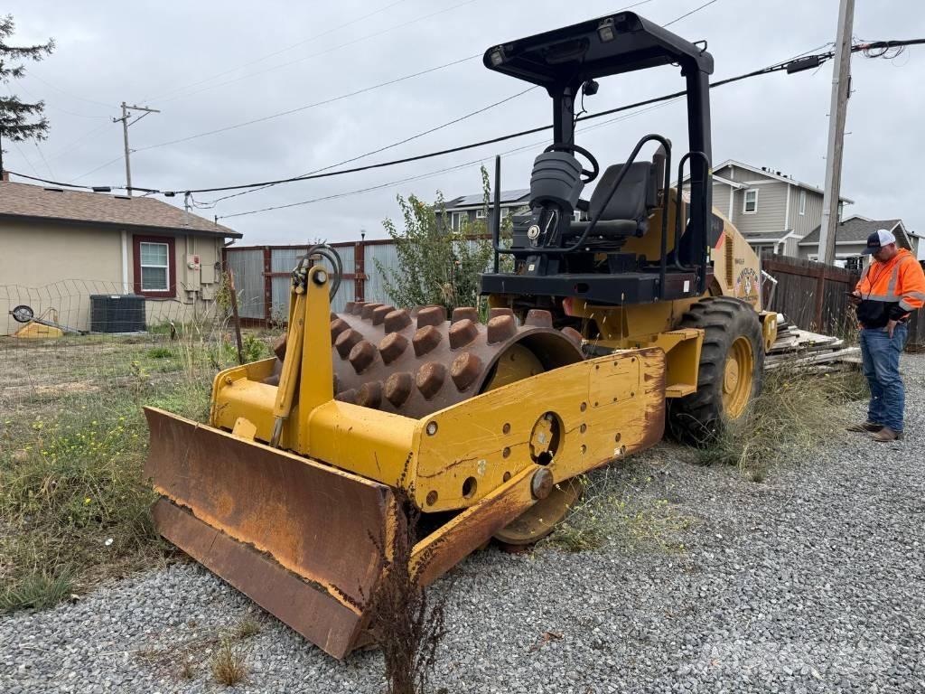 CAT CP 44 單輪滾壓機