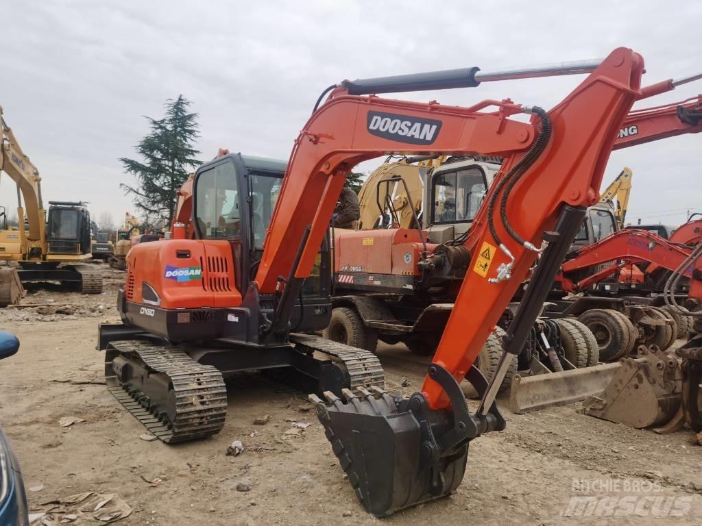 Doosan DX 60 小型挖土機/掘鑿機<7t(小型挖掘機)