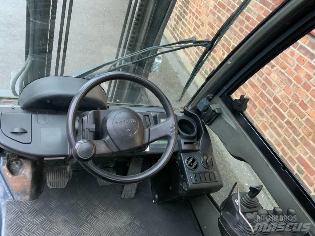 Toyota 02-8 FD F 30 柴油卡車