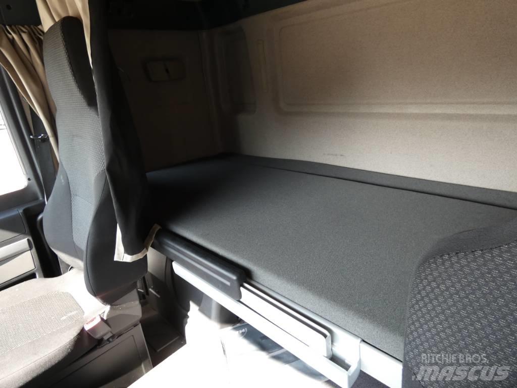 MAN TGL 12.220 BL 貨箱式卡車