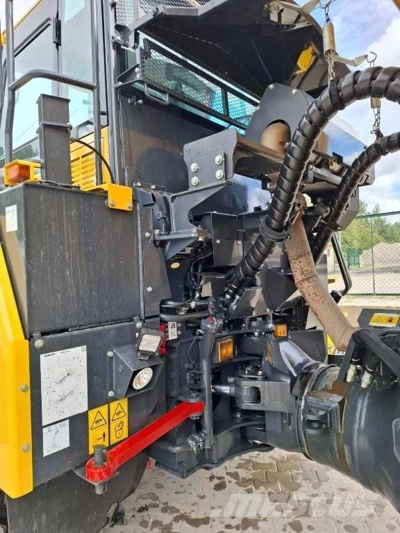 Komatsu HM 300 鉸接式起吊車