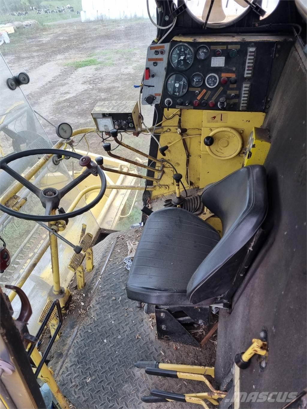 New Holland 8050 聯合收穫機