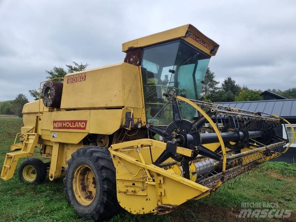 New Holland 8050 聯合收穫機