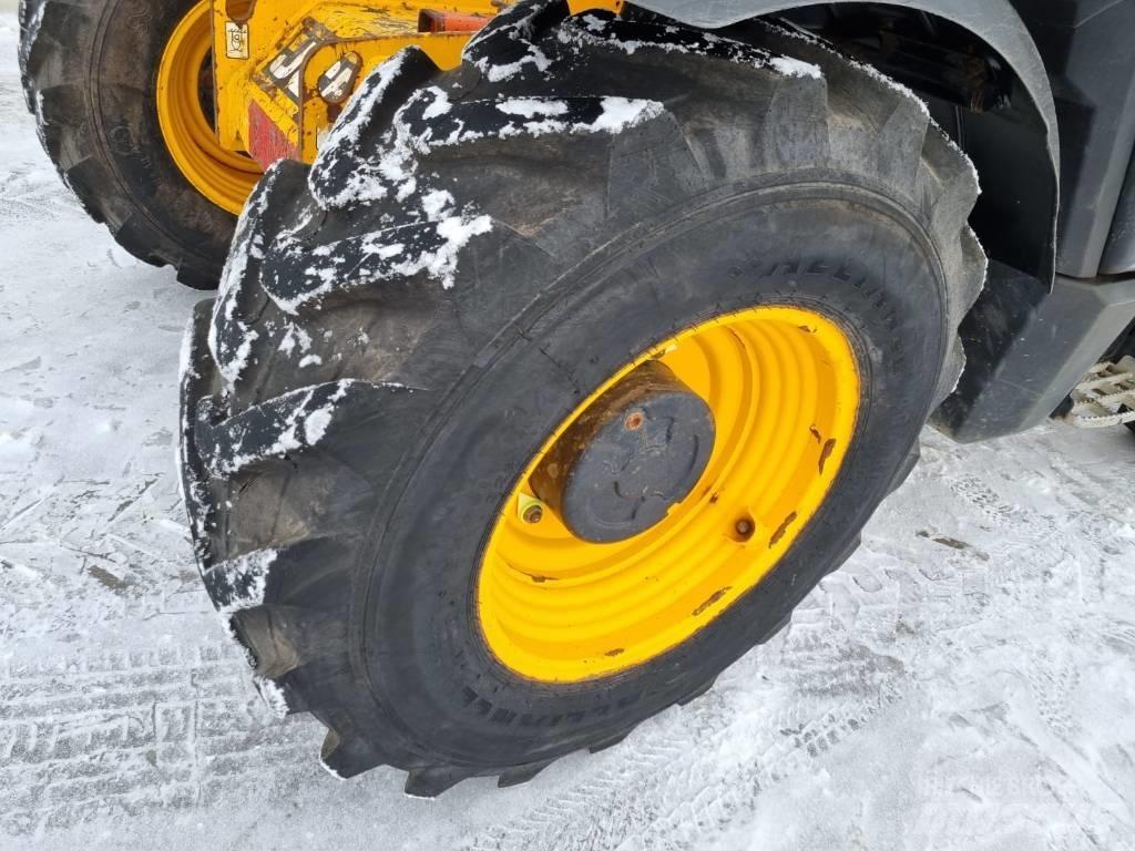 JCB 531-70 伸縮臂操作車