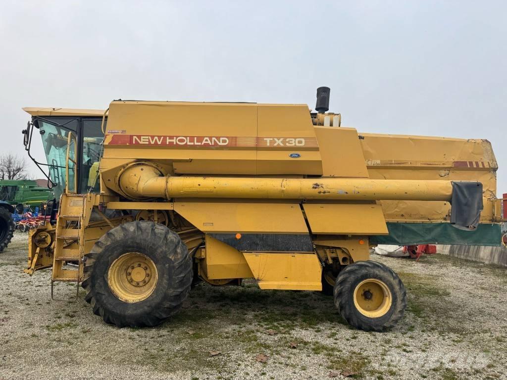 New Holland TX 30 聯合收穫機